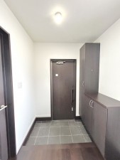 松阪市高町、中古一戸建ての玄関画像です