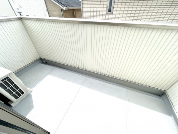 松阪市高町、中古一戸建てのバルコニー画像です
