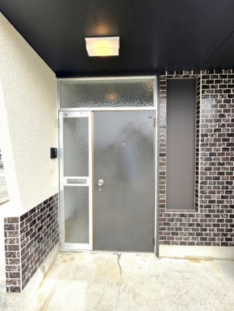 松阪市駅部田町、中古一戸建ての玄関画像です