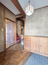 松阪市船江町、中古一戸建ての玄関画像です