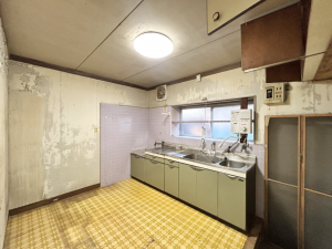 松阪市船江町、中古一戸建てのキッチン画像です