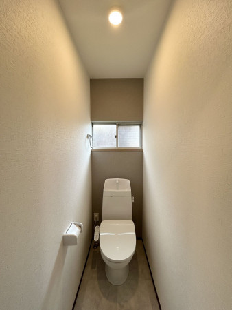 松阪市船江町、中古一戸建てのトイレ画像です