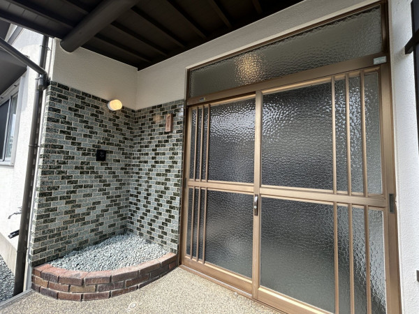 松阪市船江町、中古一戸建ての玄関画像です