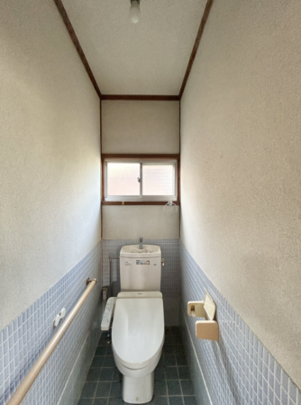 松阪市船江町、中古一戸建てのトイレ画像です