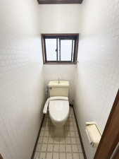 松阪市石津町、中古一戸建てのトイレ画像です