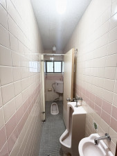 松阪市石津町、中古一戸建てのトイレ画像です