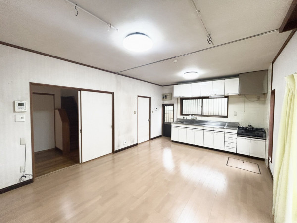 松阪市石津町、中古一戸建てのキッチン画像です