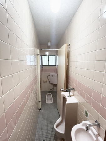 松阪市石津町、中古一戸建てのトイレ画像です