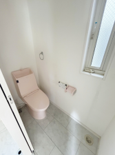 松阪市川井町、中古一戸建てのトイレ画像です