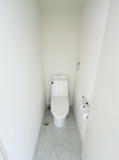 松阪市川井町、中古一戸建てのトイレ画像です