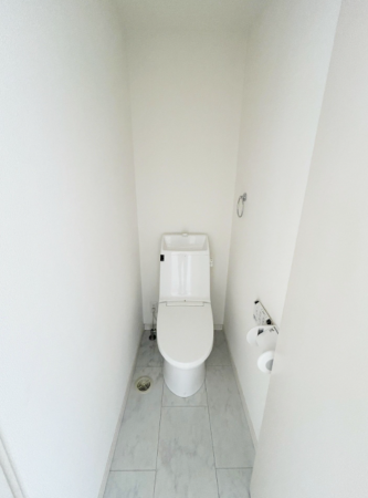 松阪市川井町、中古一戸建てのトイレ画像です