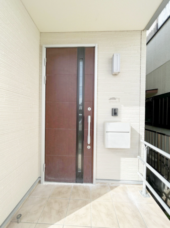 松阪市川井町、中古一戸建ての玄関画像です