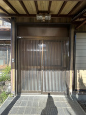 松阪市日丘町、中古一戸建ての玄関画像です