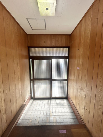松阪市日丘町、中古一戸建ての玄関画像です