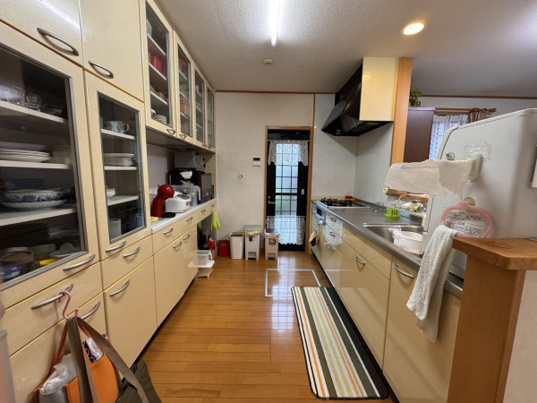 松阪市平成町、中古一戸建てのキッチン画像です