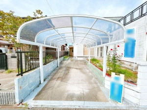 松阪市鎌田町、中古一戸建ての駐車場画像です