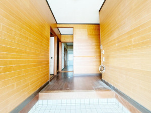 松阪市鎌田町、中古一戸建ての玄関画像です