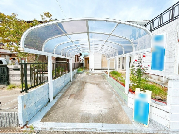 松阪市鎌田町、中古一戸建ての駐車場画像です