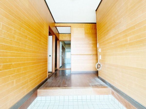 松阪市鎌田町、中古一戸建ての玄関画像です
