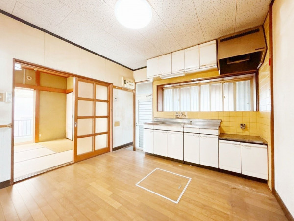 松阪市鎌田町、中古一戸建てのキッチン画像です