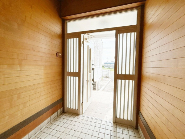 松阪市鎌田町、中古一戸建ての玄関画像です