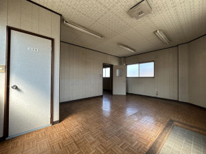 松阪市五反田町、中古一戸建ての玄関画像です
