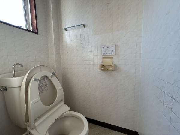 松阪市五反田町、中古一戸建てのトイレ画像です