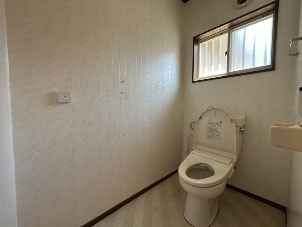 松阪市五反田町、中古一戸建てのトイレ画像です