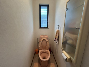 松阪市五主町、中古一戸建てのトイレ画像です