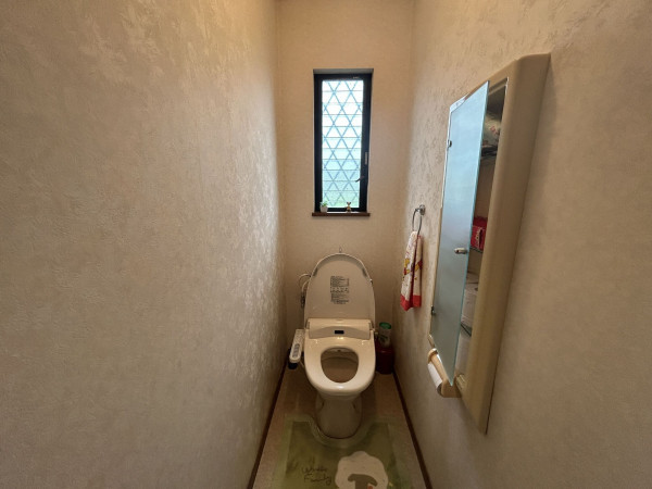 松阪市五主町、中古一戸建てのトイレ画像です