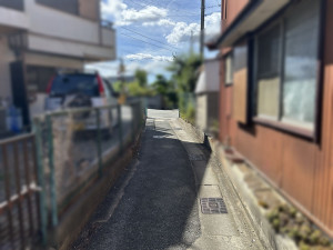 松阪市清生町、土地の前面道路を含む現地写真画像です