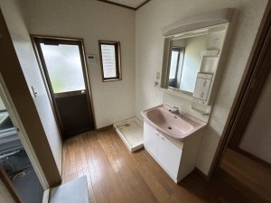 松阪市飯高町田引、中古一戸建ての洗面画像です