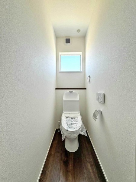 久留米市高良内町、新築一戸建てのトイレ画像です