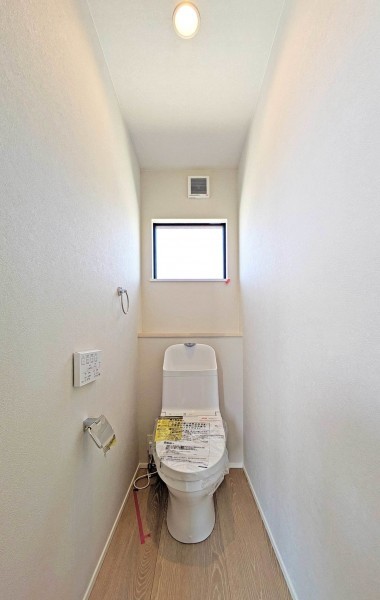 糟屋郡久山町久原、新築一戸建てのトイレ画像です