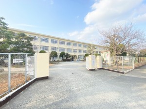 福岡市東区舞松原、新築一戸建ての中学校画像です