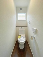 福岡市東区舞松原、新築一戸建てのトイレ画像です