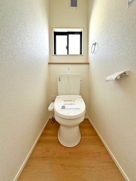 三養基郡みやき町東尾、新築一戸建てのトイレ画像です