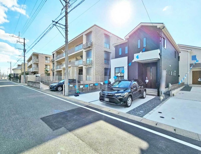 筑紫野市大字若江、新築一戸建ての前面道路を含む現地写真画像です