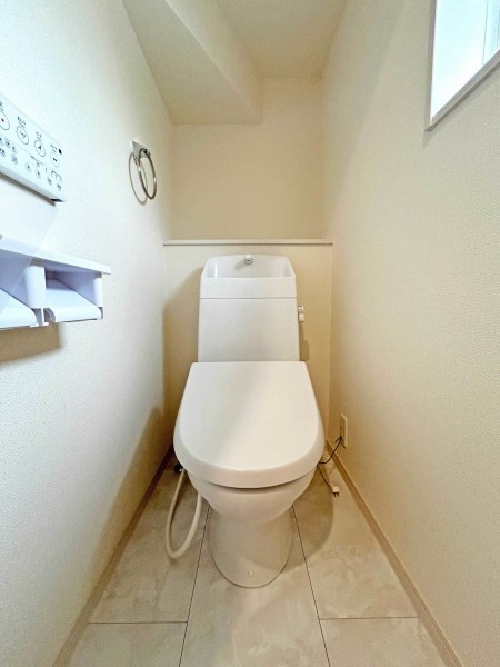 筑紫野市大字筑紫、新築一戸建てのトイレ画像です