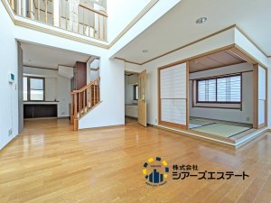 福岡市東区舞松原、中古一戸建ての居間画像です