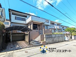 福岡市東区舞松原、中古一戸建ての前面道路を含む現地写真画像です