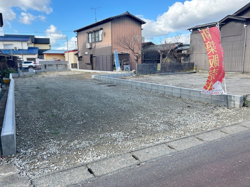 糟屋郡志免町志免、新築一戸建ての前面道路を含む現地写真画像です