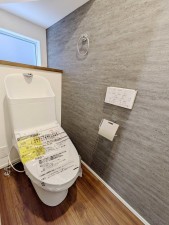 春日市春日、新築一戸建てのトイレ画像です