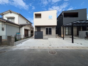 春日市須玖北、新築一戸建ての前面道路を含む現地写真画像です