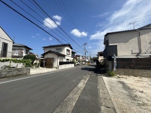 福岡市南区鶴田、新築一戸建ての前面道路を含む現地写真画像です