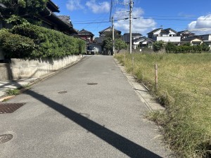 福津市西福間、新築一戸建ての前面道路を含む現地写真画像です