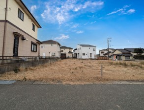 福津市西福間、新築一戸建ての前面道路を含む現地写真画像です