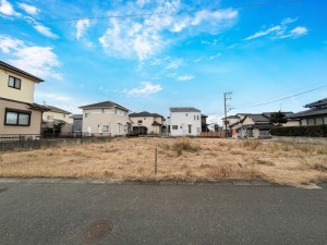 福津市西福間、新築一戸建ての前面道路を含む現地写真画像です