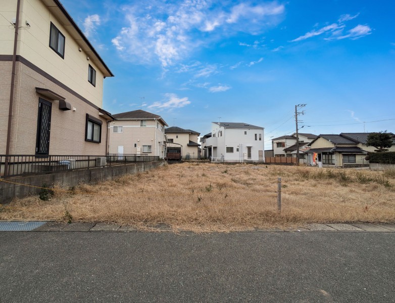 福津市西福間、新築一戸建ての前面道路を含む現地写真画像です