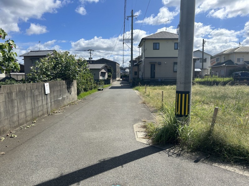 福津市西福間、新築一戸建ての前面道路を含む現地写真画像です